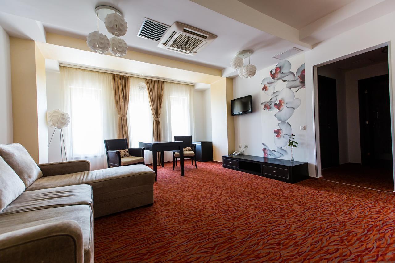 Hotel Grandis Apulum Mioveni Esterno foto