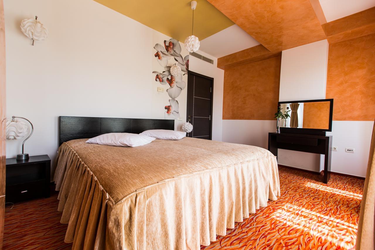 Hotel Grandis Apulum Mioveni Esterno foto
