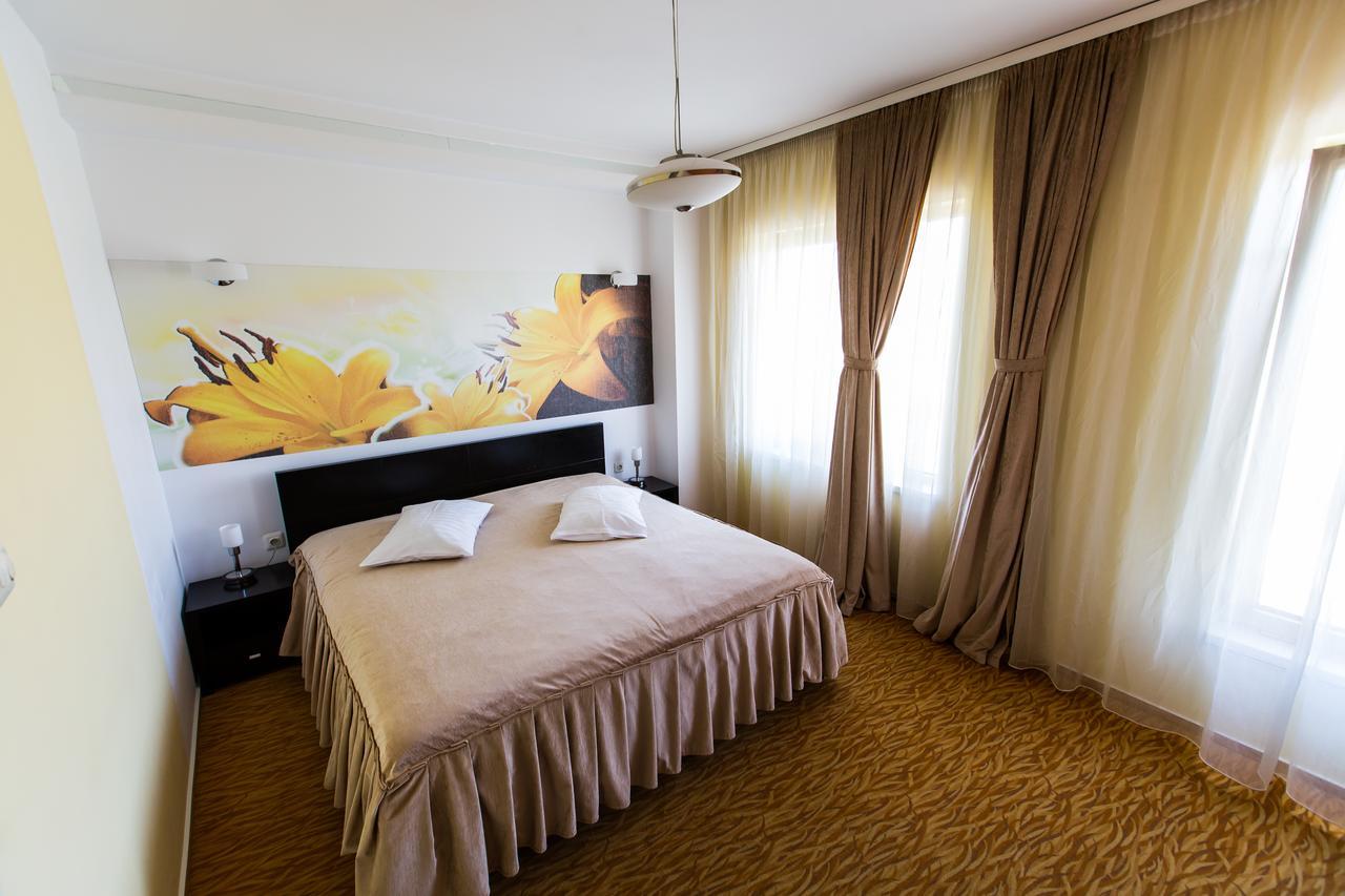 Hotel Grandis Apulum Mioveni Esterno foto