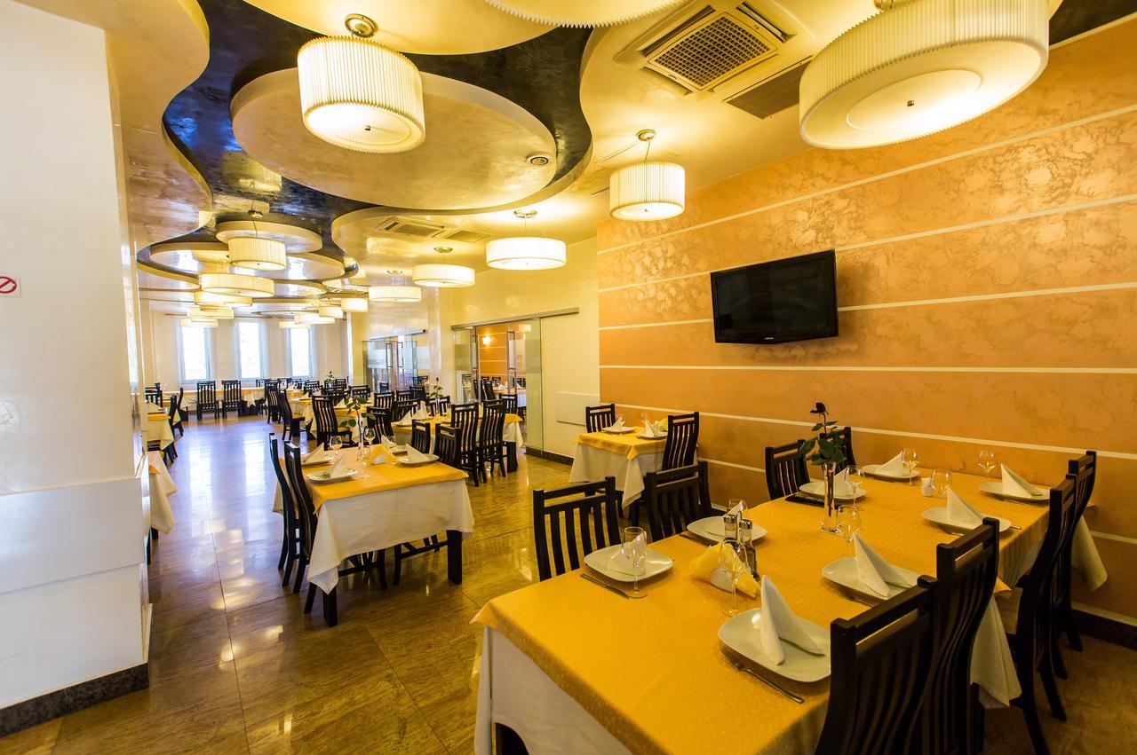 Hotel Grandis Apulum Mioveni Esterno foto
