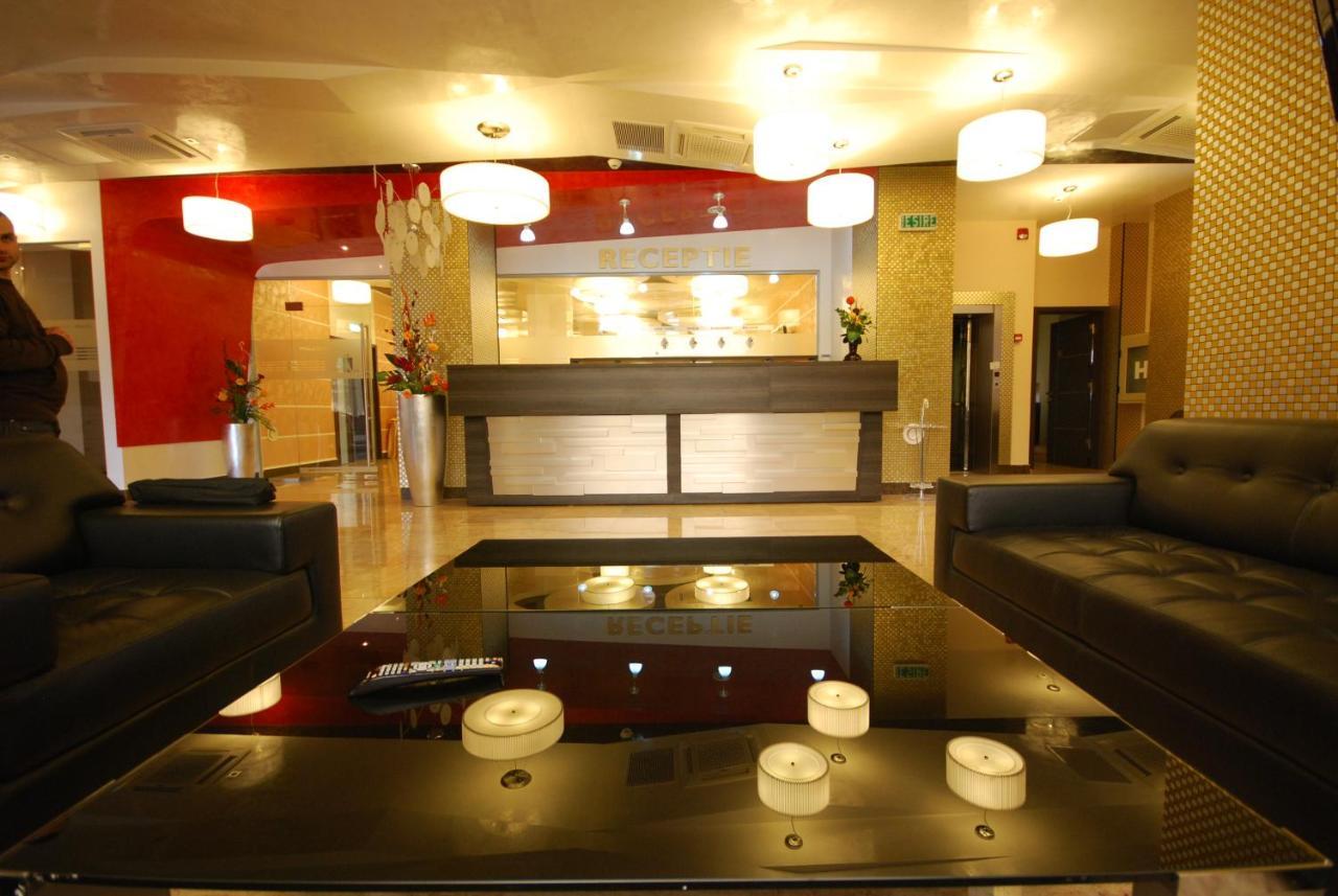 Hotel Grandis Apulum Mioveni Esterno foto