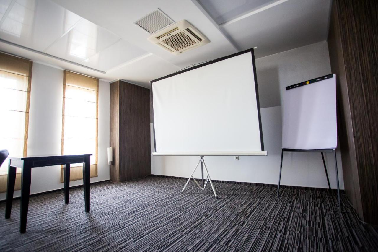 Hotel Grandis Apulum Mioveni Esterno foto