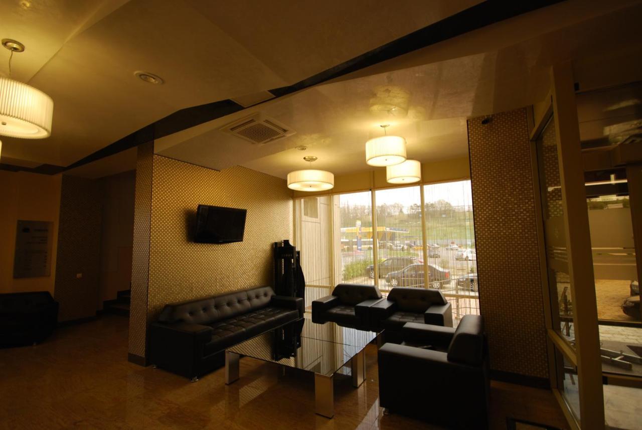 Hotel Grandis Apulum Mioveni Esterno foto