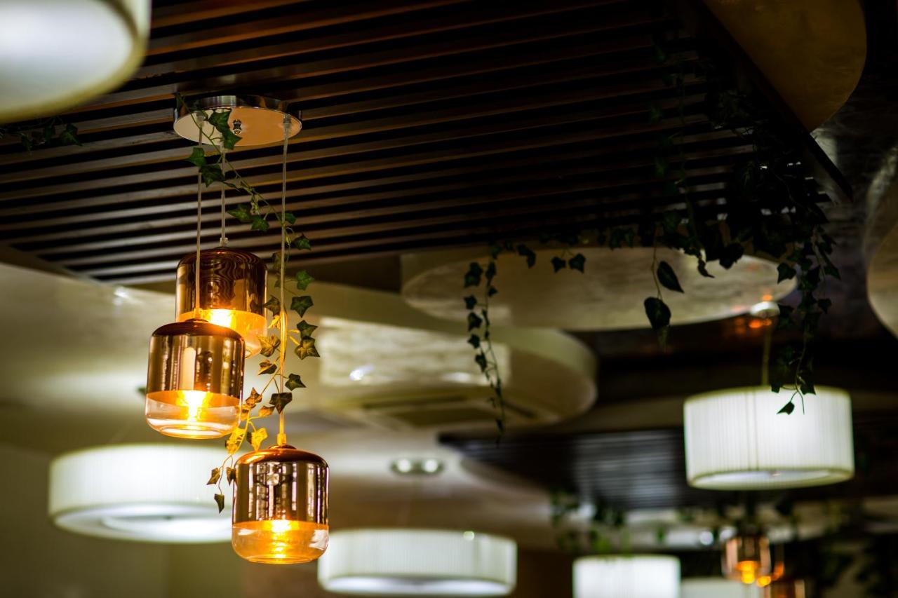 Hotel Grandis Apulum Mioveni Esterno foto
